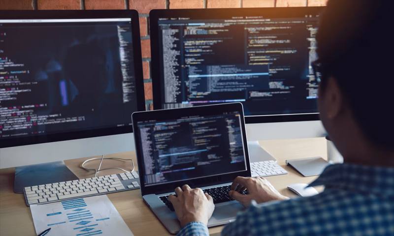 数据科学选型:R与Python如何赋能西市区网站建设?